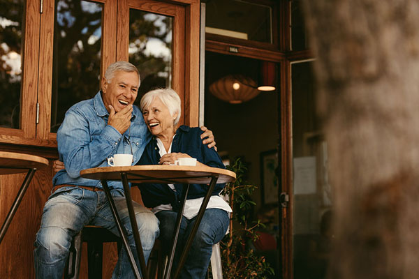 couple hanging out at a cafe